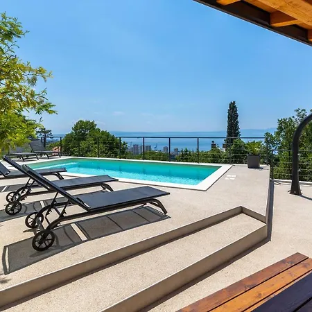 Pool And Garden Happy Sound - Happy Apartmán Rijeka