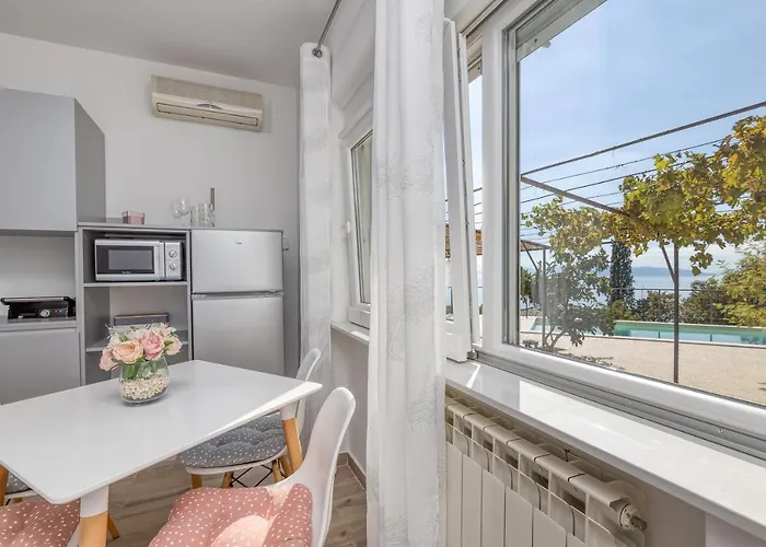Apartment Pool And Garden Happy Sound - Happy Rijeka