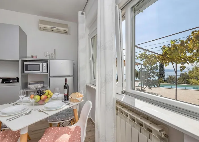 Pool And Garden Happy Sound - Happy Rijeka